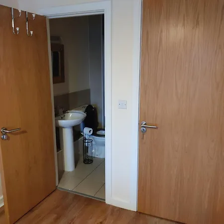 Homestay szállás Swallows Nest - Spacious Bright Double Bedroom With Ensuite Bathroom *