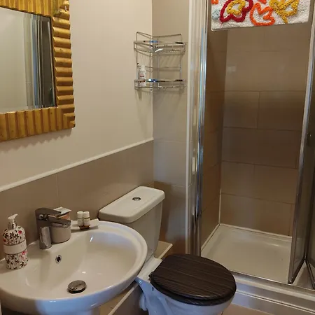 Swallows Nest - Spacious Bright Double Bedroom With Ensuite Bathroom Homestay szállás Dublin