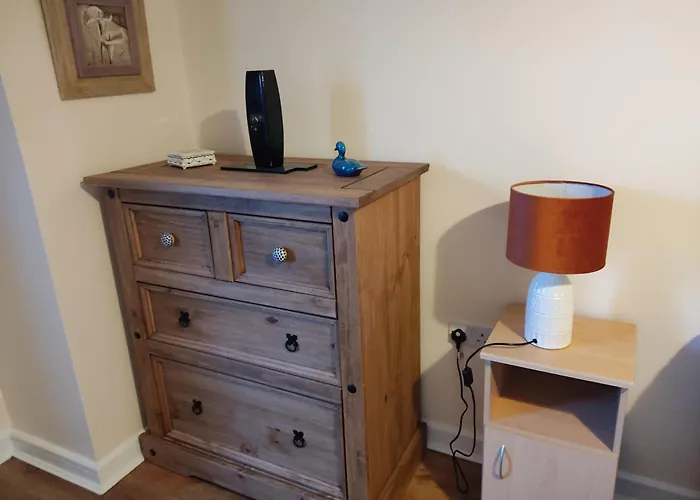 Swallows Nest - Spacious Bright Double Bedroom With Ensuite Bathroom *