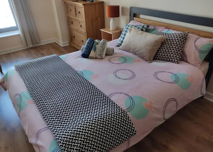 Swallows Nest - Spacious Bright Double Bedroom With Ensuite Bathroom