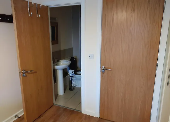 Privatunterkunft Swallows Nest - Spacious Bright Double Bedroom With Ensuite Bathroom *